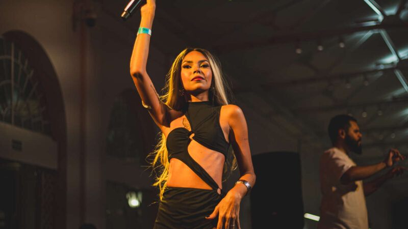 Estação das Artes recebe Festival Conexão DEF e Cesar Soares cantando Ney Matogrosso neste fim de semana