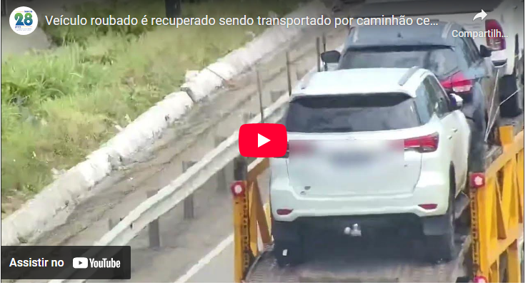 Veículo roubado é recuperado sendo transportado por caminhão cegonha em avenida de Fortaleza; ação contou com auxílio das tecnologias da SSPDS