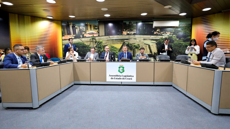 Comissão de Indústria, Desenvolvimento Econômico e Comércio aprova cinco projetos