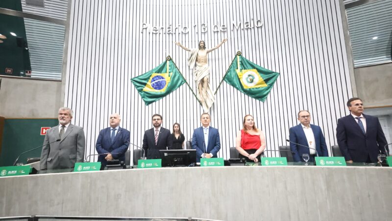 Alece homenageia o São João de Maracanaú pelos 20 anos de realização