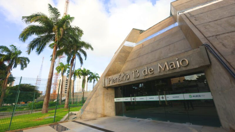 Inesp lança livro sobre atuação da Controladoria da Alece na promoção da transparência pública