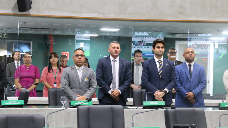 Alece presta minuto de silêncio em homenagem a pai de vereador de Caucaia