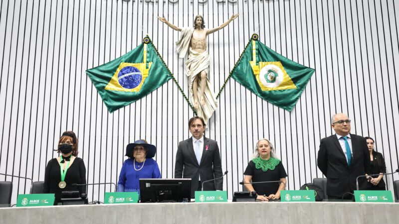 Alece entrega Título de Cidadã Cearense à atriz Mazé Figueiredo