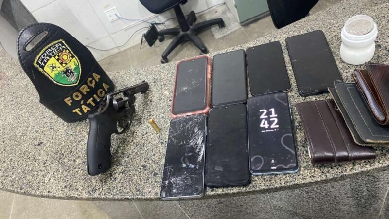 PMCE prende suspeito com arma de fogo, drogas e celulares em Horizonte