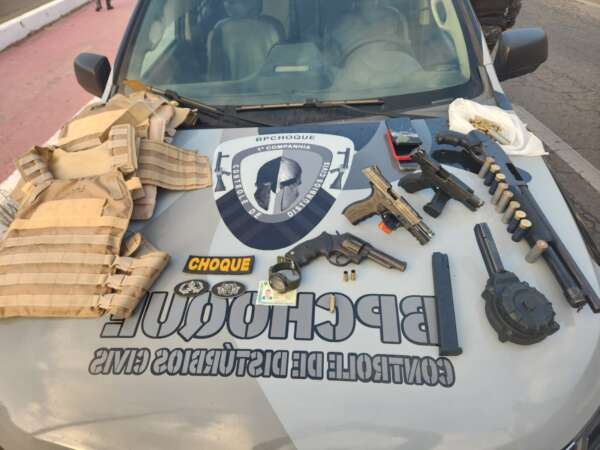 PMCE captura três homens e apreende quatro armas de fogo após homicídio em Maracanaú