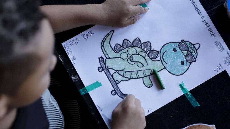 Entre máscaras, histórias e estrelas, Férias no Dragão reúne programação especial para a criançada