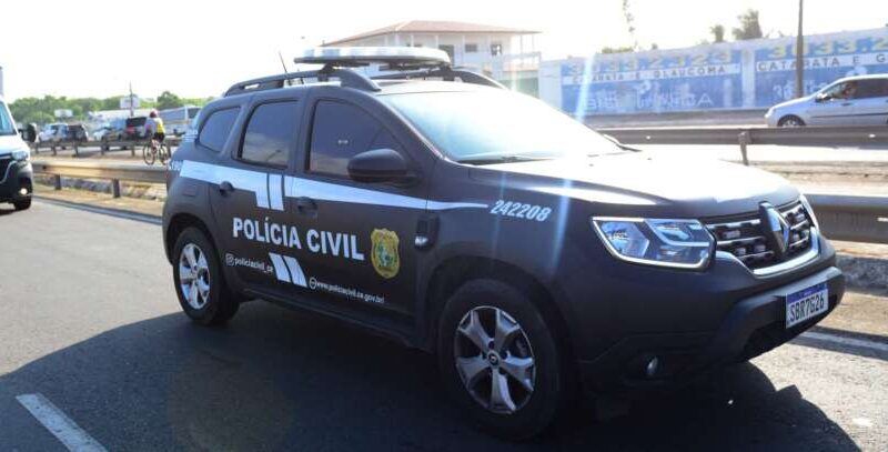 Dupla suspeita de integrar grupo criminoso e envolvimento em homicídio é alvo de mandados de prisão pela PCCE