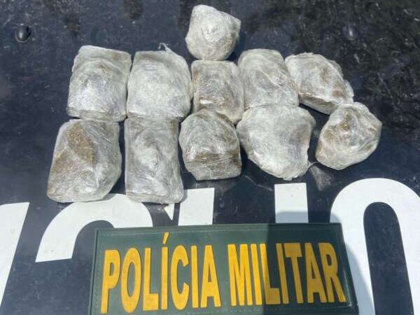 Polícia Militar apreende maconha em terreno baldio na Capital