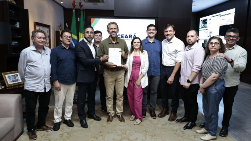 Governador Elmano de Freitas encaminha mensagem sobre o piso nacional do magistério para a Alece e garante concurso para a categoria em 2026