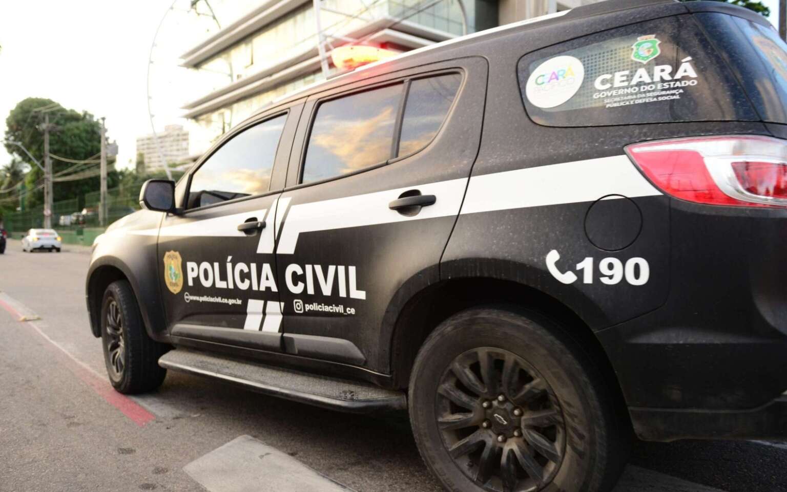 Homem com extensa ficha criminal e chefe de grupo criminoso da RMF é preso pela PCCE