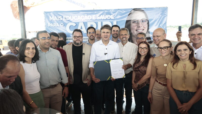 Governador Elmano de Freitas e ministro Camilo Santana vistoriam obra do Hospital Universitário da UFCA e anunciam mais investimentos