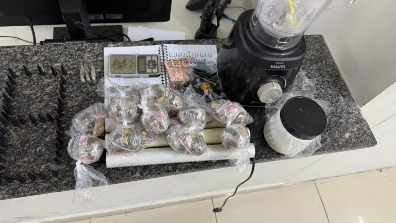 Adolescente com drogas é apreendido em flagrante pela Polícia Militar em Fortaleza