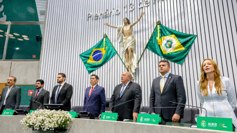Alece reconhece atuação de cerimonialista Edson Santos Júnior em sessão solene