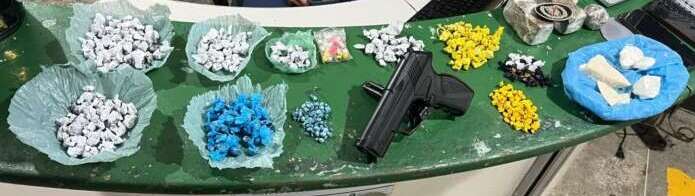 Polícia Militar prende dois suspeitos com drogas e simulacro de pistola no bairro Jangurussu