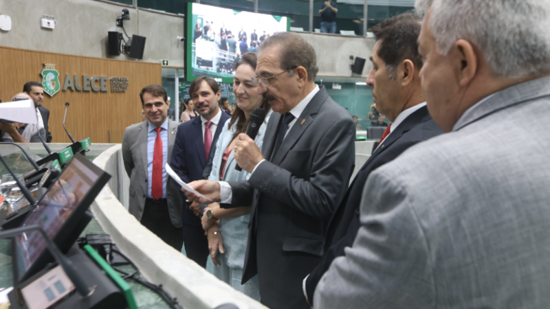 Walter Cavalcante toma posse na Alece