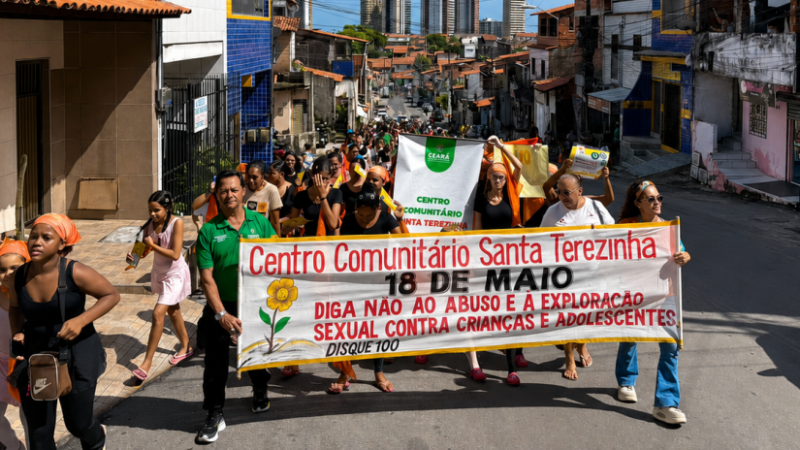 Caminhada do Maio Laranja mobiliza comunidade do Serviluz no combate à violência sexual contra crianças e adolescentes