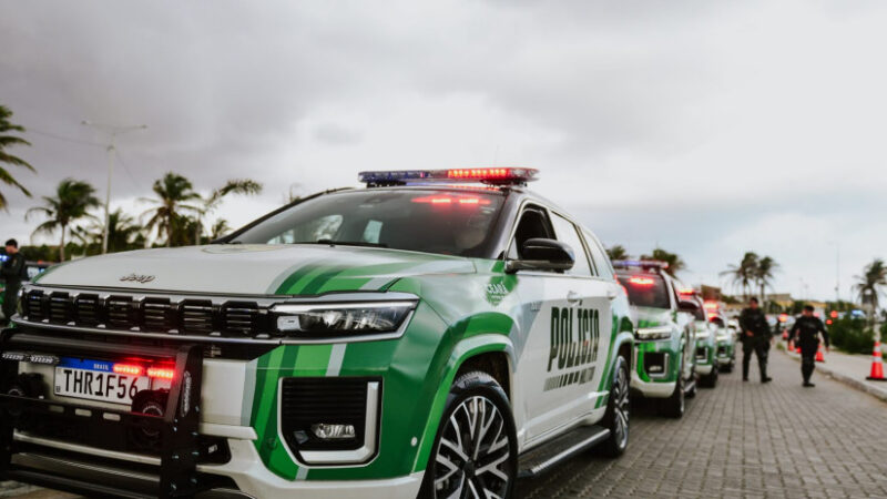 Dupla suspeita de roubo de veículo com restrição a liberdade é capturada em flagrante pela PMCE em Fortaleza
