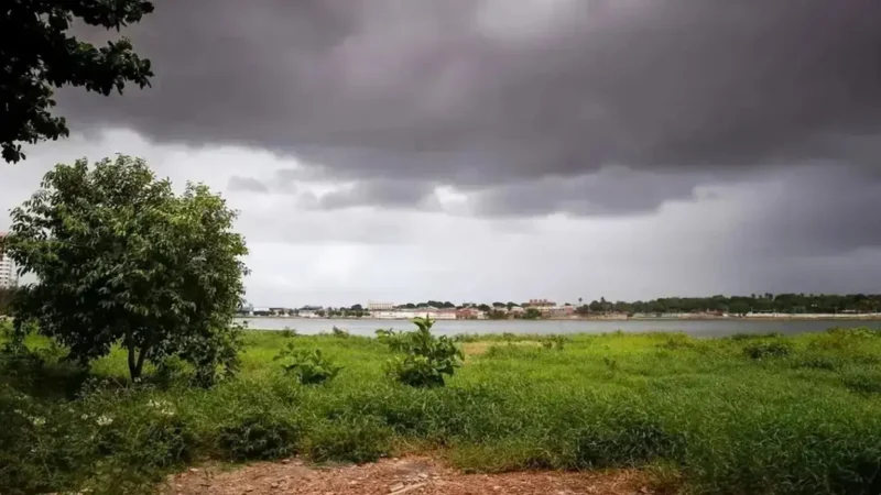 Defesa Civil de Fortaleza alerta para ventania e possibilidade de chuvas intensas